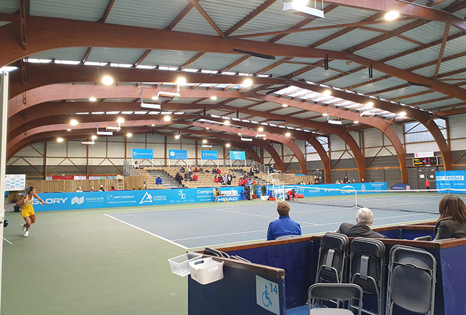 Luminaires Led courts intérieurs de tennis réalisés par Ledustry