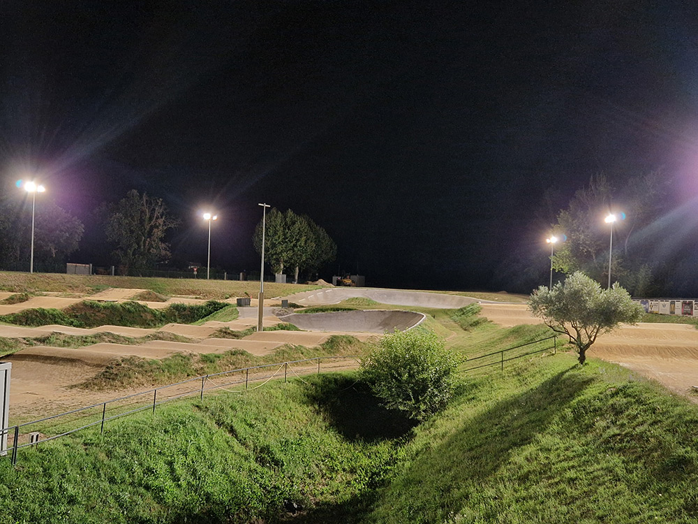 Luminaires Led terrain de BMX à Mours Saint-Eusèbe par Ledustry