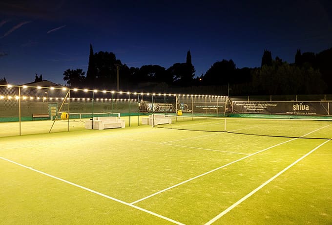 Projecteurs Led Courtline TC Saint-Cyr-Sur Mer réalisé par Ledustry